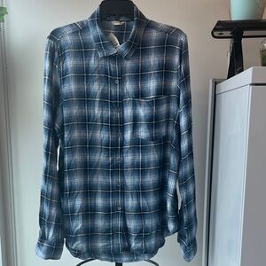 Aeropostale Navy and White Plaid Shirt